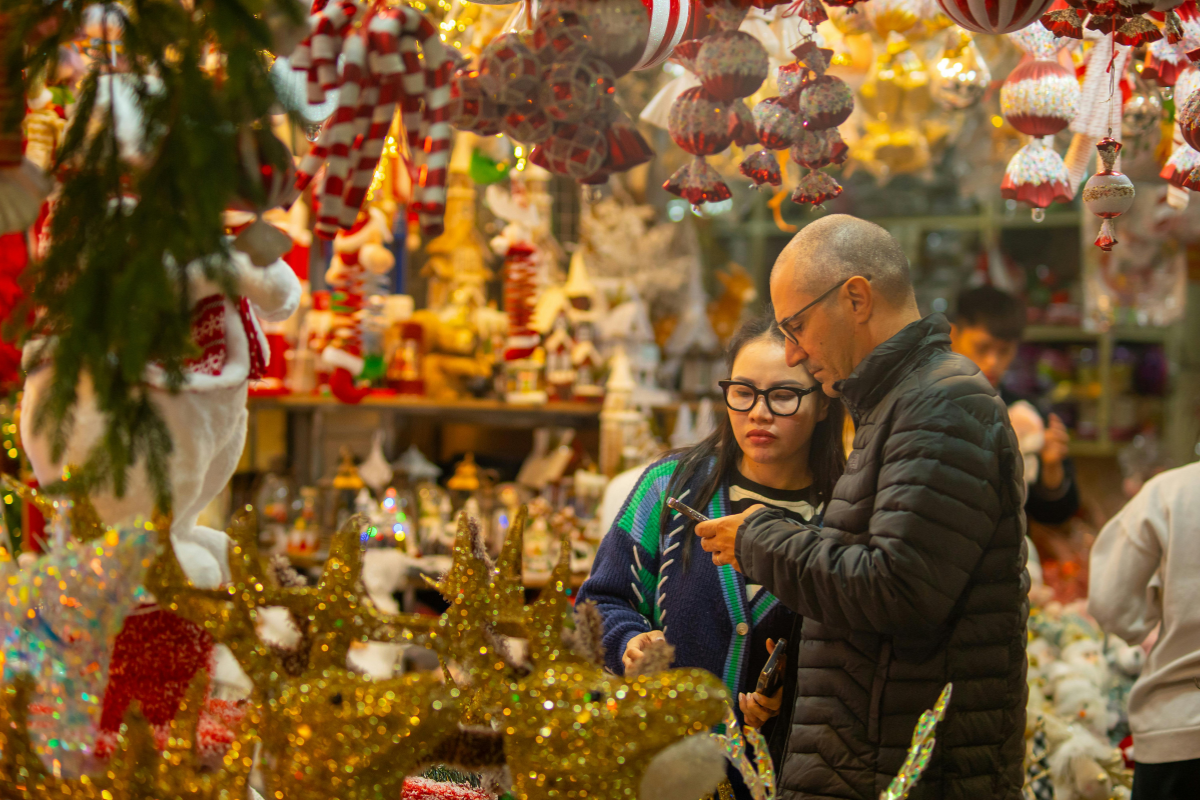 Holiday Market & Makers